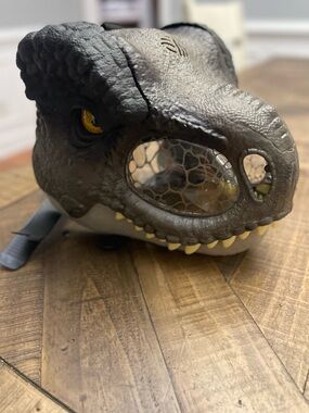 Jurassic World Dominion Chomp 'N Roar Tyrannosaurus Rex Mask